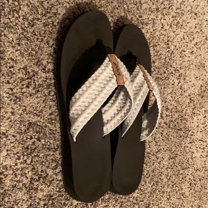 MAKE OFFER Women’s REEF sandals